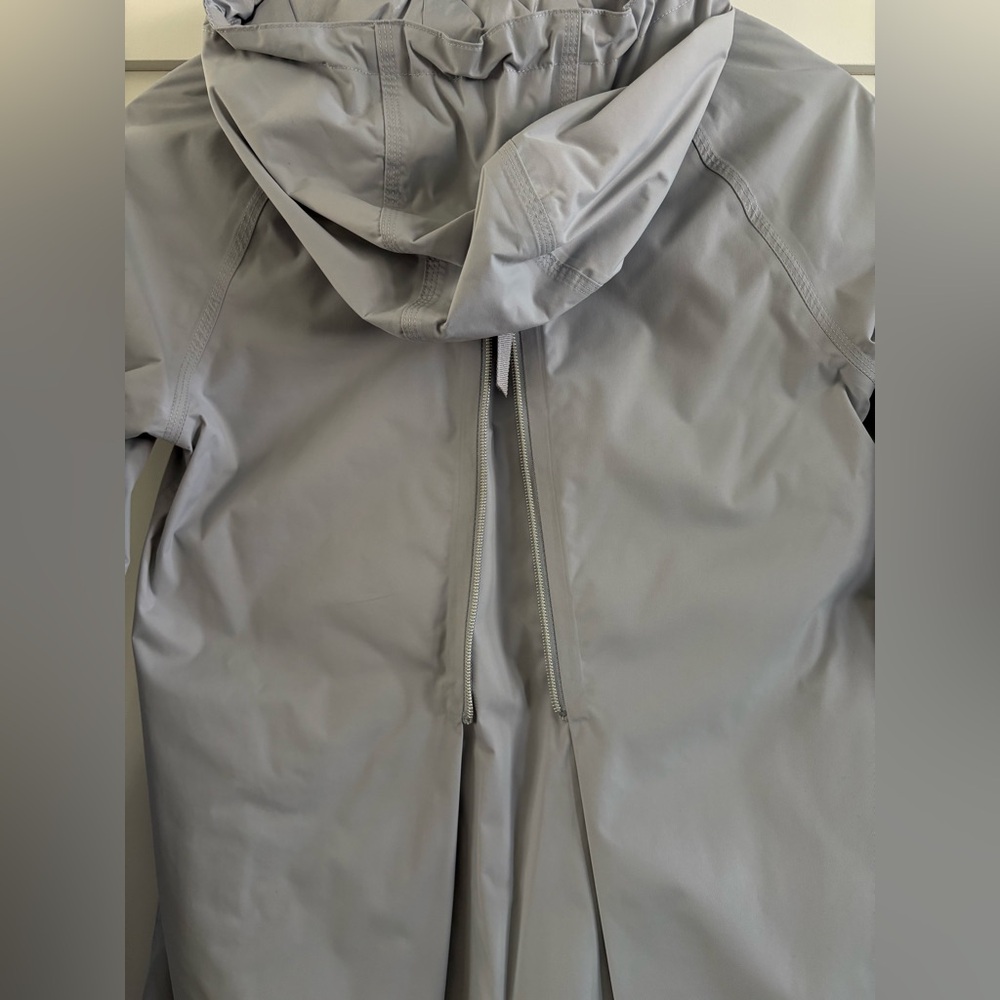 Lululemon Rain Jacket - Picture 4 of 7